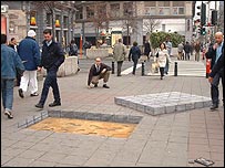 Pavement art copyright Julian Beever