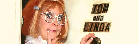 Kathy Burke as Linda La Hughes outside her flat door (BBC comedy series Gimme Gimme Gimme)