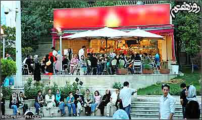 پرسه زنی بچه های تهرانی جمعه شب