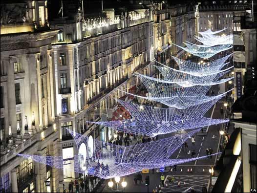 伦敦摄政街的圣诞节彩灯装饰