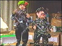Bonecos de Osama Bin Laden (esq.) e Saddam Hussein