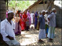 Muslim refugees in Alamkudah Mulaitivu B camp (photo Elmo Fernando)