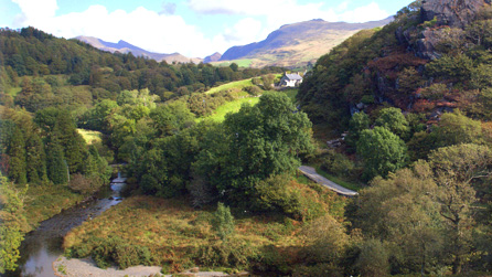 Llun ar glawr y gyfrol