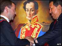Os presidentes da Rússia, Dmitri Medvedev, e da Venezuela, Hugo Chávez (AFP)