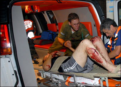Đưa người bị thương vào bệnh viện