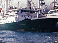 Somali'de korsanların baskınına uğrayan İspanyol gemisi