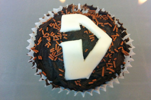 cupcake with iPlater symbol on 