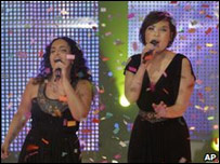 Виступ двох подруг