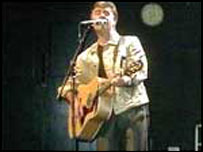 Glen Matlock in action onstage