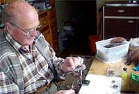 Emrys Evans yn barod am ddiwrnod o bysgota