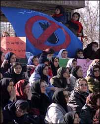 زنان ايرانی در جشن روز زن در تهران - عکس آرشيوی