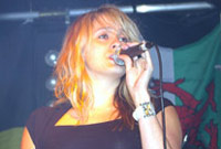 Elin FFlur. Tynnwyd y llun hwn yng Ngŵyl Dinefwr 2007. 