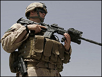 ايساف سرتېرى په افغانستان کې 