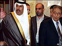 Primeiro-ministro e ministro de Relações Exteriores do Catar, Hamad bin Jassim bin Jabr Al-Thani e o secretário-geral da Liga Árabe, Amr Moussa, nas negociações em Beirute