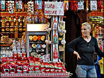 Macar turistik eşya satıcısı