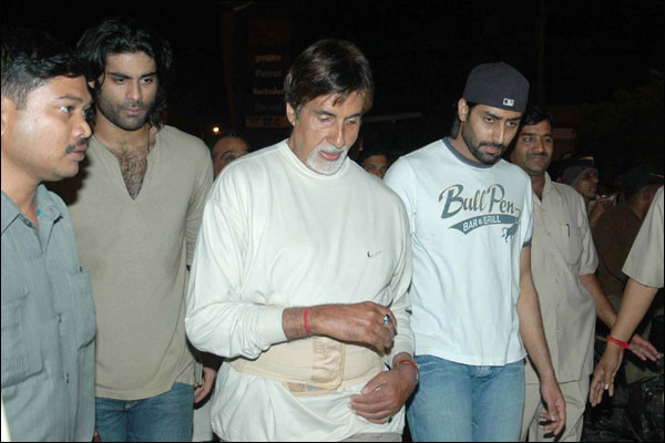 बच्चन परिवार की मंदिर यात्रा