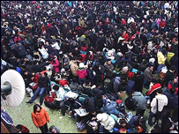  Hành khách kẹt cứng tại các nhà ga