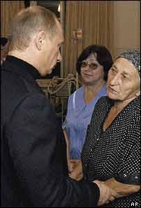 Ông Putin gặp thân nhân nạn nhân trong vụ con tin