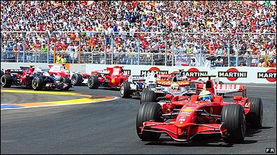 پیچ اول مسیر در آغاز مسابقه