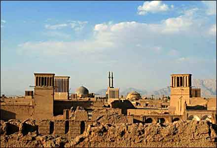 نمایشگاه در پشت ديوارها