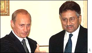 Mušarraf má údajně k Putinmovi blízko