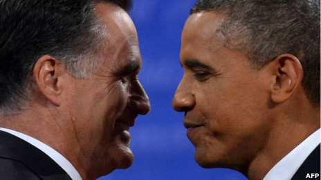 美國總統奧巴馬和共和黨總統候選人羅姆尼(左)(22/10/2012)
