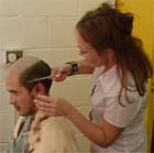 Ydi ngwallt i'n iawn?