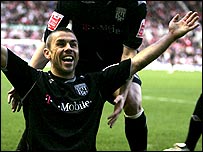 Kevin Phillips of West Bromwich Albion celebrates 