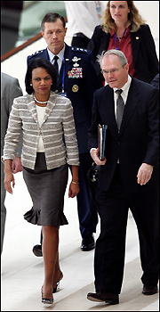 Ngoại trưởng Rice và ông Christopher Hill