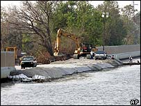 عمليات مرمت آب بندهای نيواورلئان