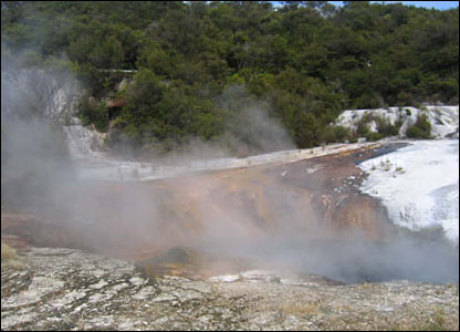 The road from Rotorua to Napier features the largest silica terrace in the southern hemisphere