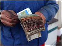 متصدی پمپ بنزین