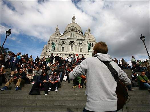巴黎北部的蒙瑪特是該市的最高點，這裏以藝術文化氣息濃郁而聞名。