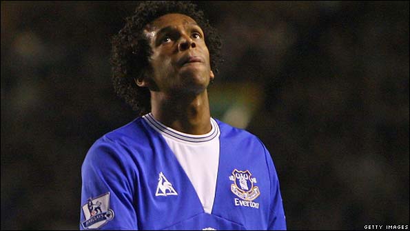 Jo in action with Everton