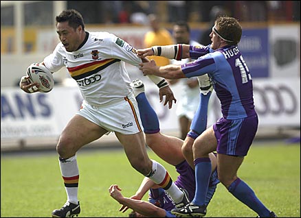 Joe Vagana powers past the Huddersfield defence during the Bulls' quarter-final win