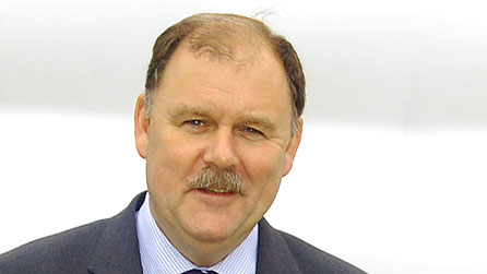 Llun Elfyn Llwyd - ond efallai na fydd ef yn ei weld yn iawn