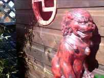 Statue of a dog in a garden