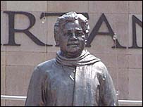 मायावती की मूर्ति