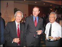 Ông Trần Khuê, Tổng lãnh sự Mỹ Seth D.Winnick và ông Nguyễn Đan Quế ở buổi tiếp tân