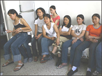 Người Việt đang chờ đi sơ tán