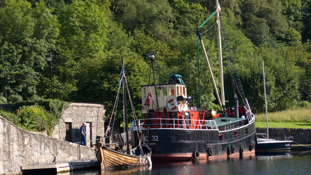 A photo of a boat on the Crinan Basin