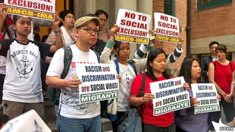 香港菲律宾佣工代表在终审法院外示威(香港电台图片25/3/2013)