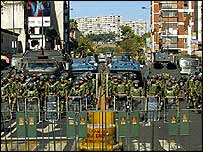 تظاهر کنندگان خواستار انجام يک همه پرسی در خصوص ادامه حکومت هوگو چاوز هستند 