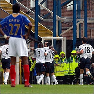 博尔顿球员庆祝领先进球