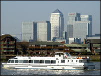 泰晤士河上的观光船