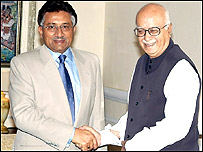 लालकृष्ण आडवाणी और परवेज़ मुशर्रफ़