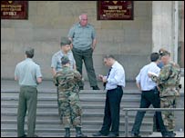 Rus subayların çıkarıldığı mahkeme