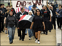 Manifestantes contrários à guerra