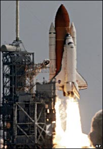 उड़ान भरता कोलंबिया यान 