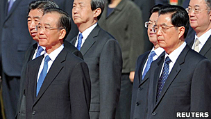 政府权力过渡集中,没有制衡,是许多社会原因的起因